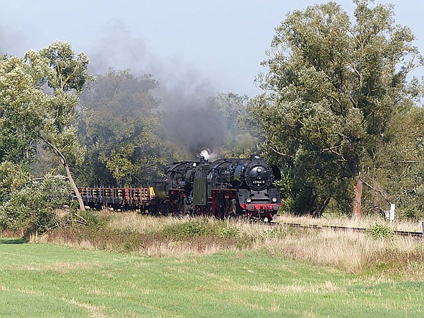 Foto:: DR 41 1144-9 + DR 52 8168-8 / Neuhof / 12.09.2015 (Foto,Fotos,Bilder,Bild,)