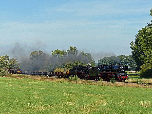 Foto:: DR 41 1144-9 + DR 52 8168-8 / Neuhof / 12.09.2015 (Foto,Fotos,Bilder,Bild,)