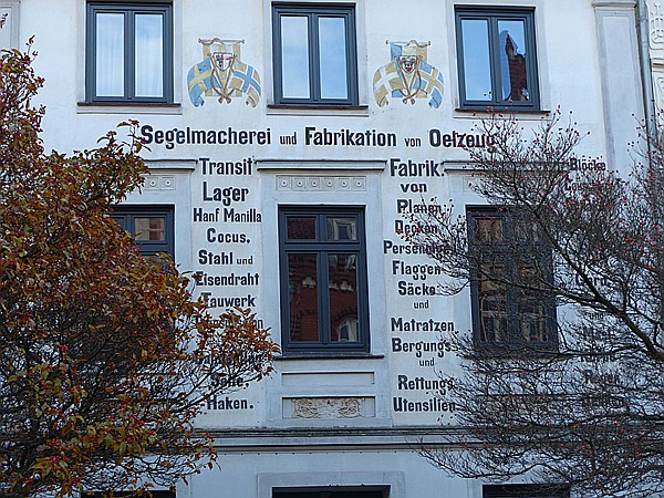 Foto:: Werbung am Haus / Wismar / 12.12.2015 (Foto,Fotos,Bilder,Bild,)