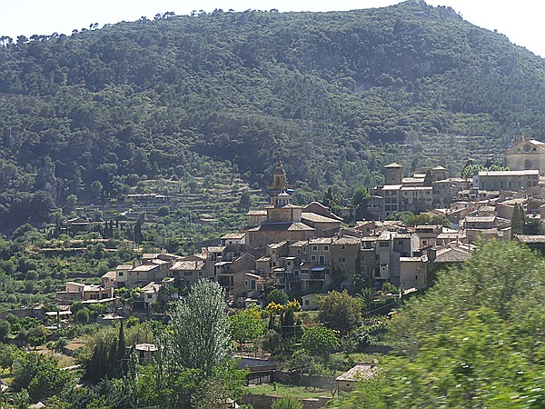 Foto:: Stadtansicht / Valldemossa 30.05.2016 (Foto,Fotos,Bilder,Bild,)
