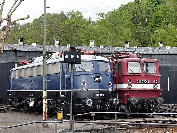 Foto:: DB E 10 348 + DR 211 030-2 / Bochum-Dahlhausen / 01.05.2017 (Foto,Fotos,Bilder,Bild,)