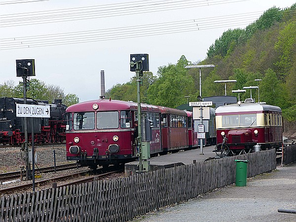 Foto:: DB 41 096 + DB 798 + VT 2 BTh / Bochum-Dahlhausen / 01.05.2017 (Foto,Fotos,Bilder,Bild,)