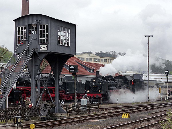 Foto:: DB 001 180-9 + 38 2267 / Bochum-Dahlhausen / 01.05.2017 (Foto,Fotos,Bilder,Bild,)