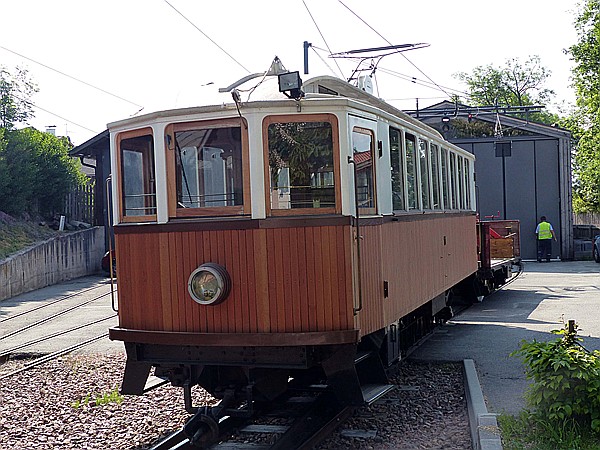 Foto:: Rittnerbahn Wagen 11 / Klobenstein / 01.06.2017 (Foto,Fotos,Bilder,Bild,)