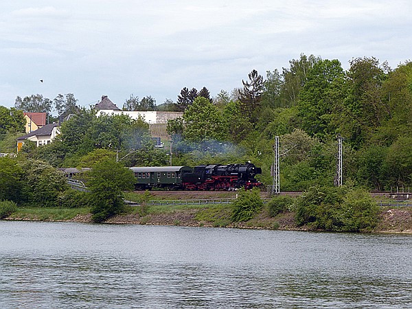 Foto:: DR 52 8154-8 / Wincheringen / 28.04.2018 (Foto,Fotos,Bilder,Bild,)