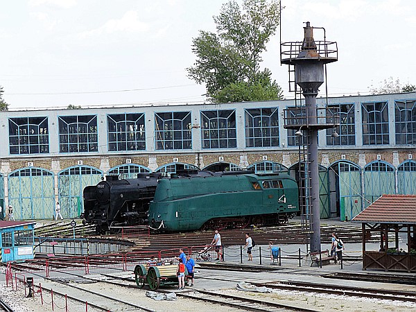 Foto:: MAV 424.247 + MAV 242.001 / Budapest / 19.08.2018 (Foto,Fotos,Bilder,Bild,)