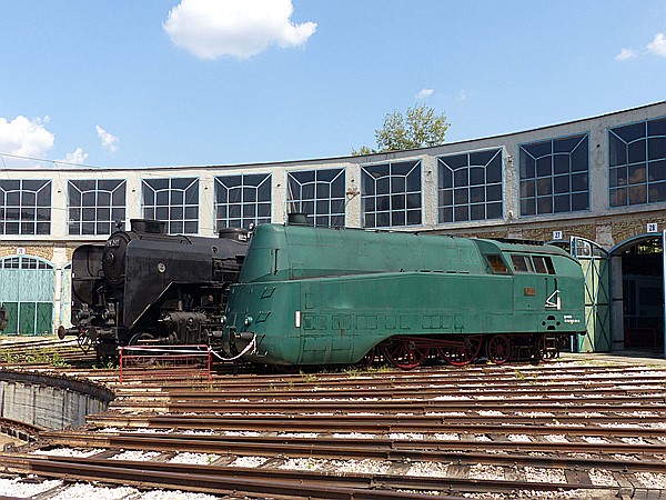 Foto:: MAV 424.247 + MAV 242.001 / Budapest / 19.08.2018 (Foto,Fotos,Bilder,Bild,)