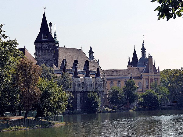 Foto:: Burg Vajdahunyad / Budapest / 20.08.2018 (Foto,Fotos,Bilder,Bild,)