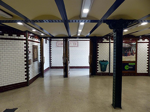 Foto:: U-Bahn / Budapest 20.08.2018 (Foto,Fotos,Bilder,Bild,)
