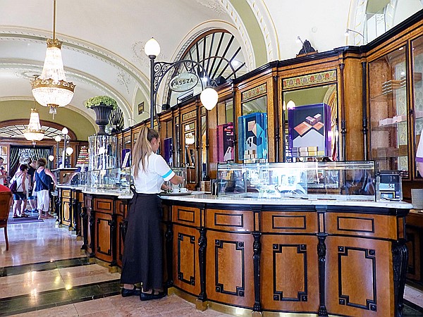 Foto:: Kaffeehaus / Budapest / 20.08.2018 (Foto,Fotos,Bilder,Bild,)