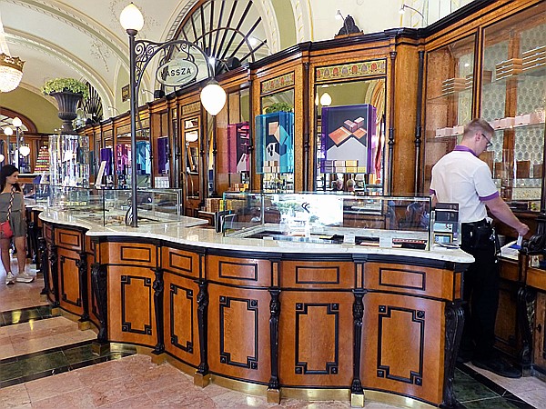 Foto:: Kaffeehaus / Budapest / 20.08.2018 (Foto,Fotos,Bilder,Bild,)
