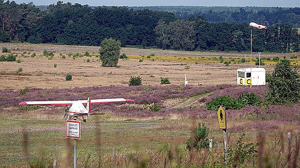 Foto:: Flugplatz / Saarmund / 16.08.2021 (Foto,Fotos,Bilder,Bild,)