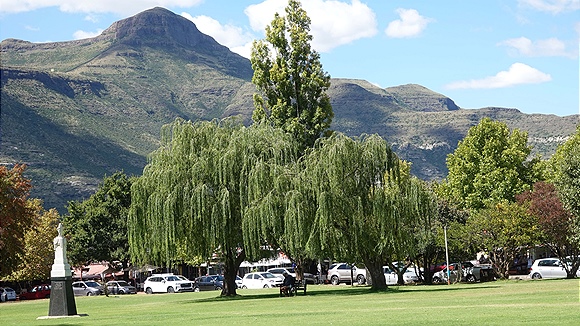Foto:: Touristenort / Clarens / 06.04.2023 (Foto,Fotos,Bilder,Bild,)