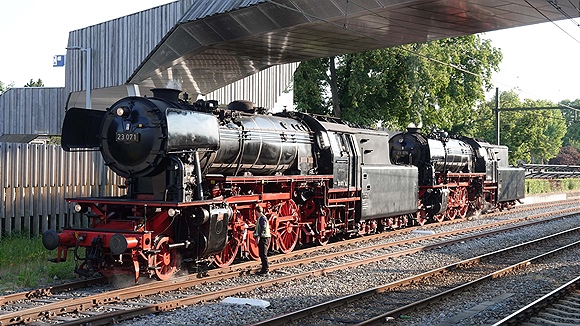 Foto:: VSM 2 ex DB 23 076 + VSM 6 ex DB 23 071 / Dieren / 10.06.2023 (Foto,Fotos,Bilder,Bild,)