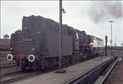 Foto SP_1059_00030: DB 043 321-9 + DB 221 143-1 / Emden / 30.04.1977