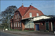 Foto SP_1118_32027: Ehemaliges Bahnhofsgebaeude / Greetsiel / 02.10.1978