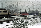 Foto SP_1126_50011: DB 111 065-9 + OeBB 1042 / Rosenheim / 29.12.1979