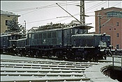 Foto SP_1126_50026: DB 145 180-6 + DB 194 048-5 / Rosenheim / 29.12.1979