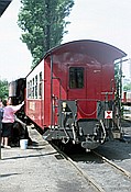 Foto SP_1990_06524: Reinigung Schmalspurreisezugwagen / Kuehlungsborn-West / 23.06.1990